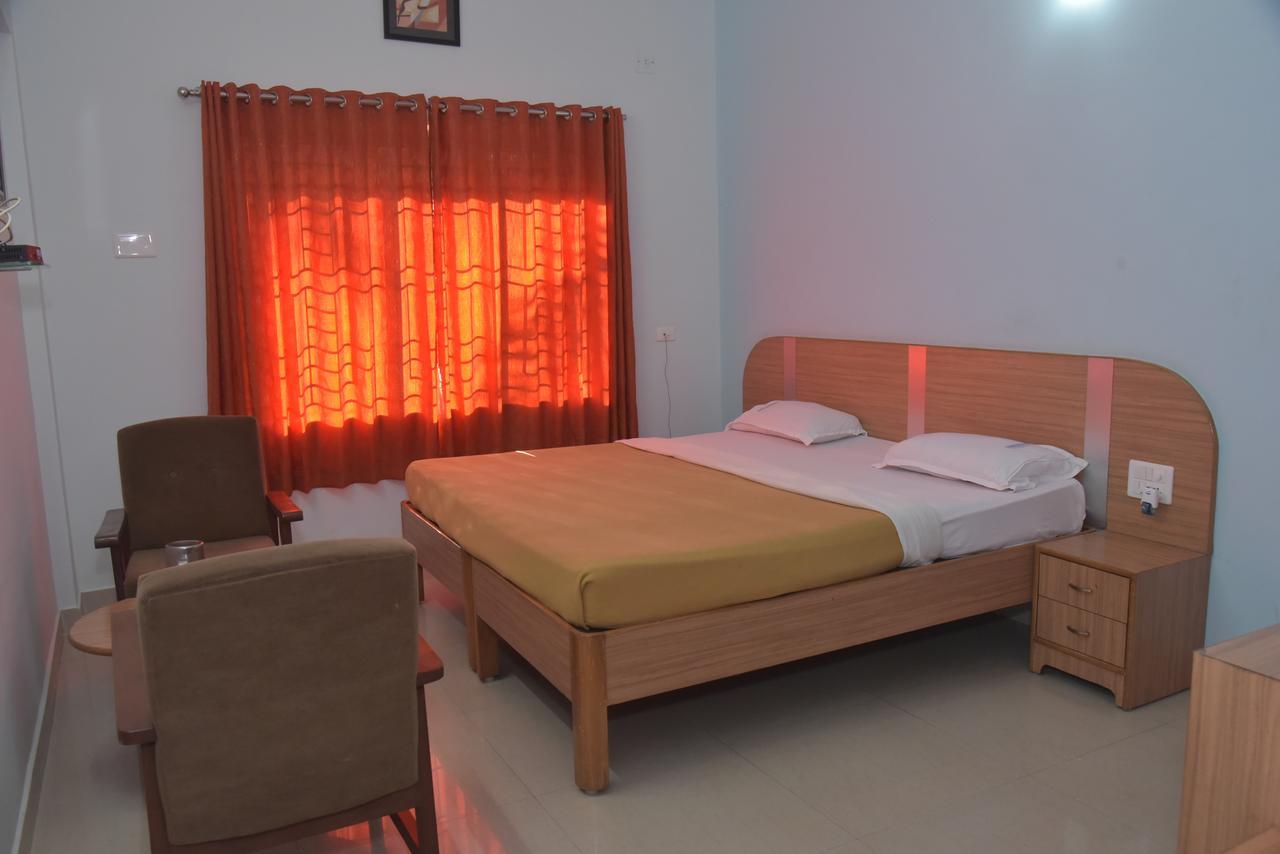Slr Residency Hotel Subrahmanya Exterior photo