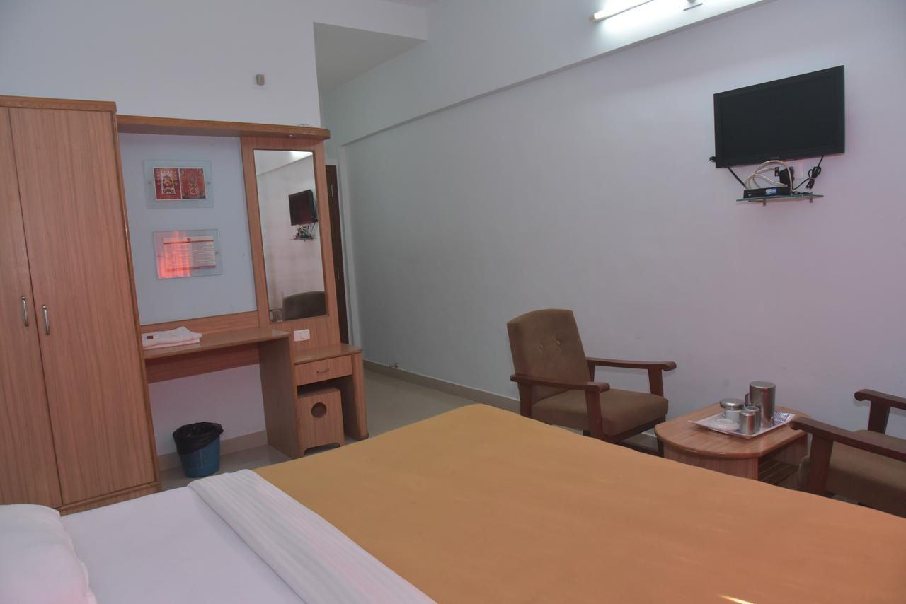 Slr Residency Hotel Subrahmanya Exterior photo